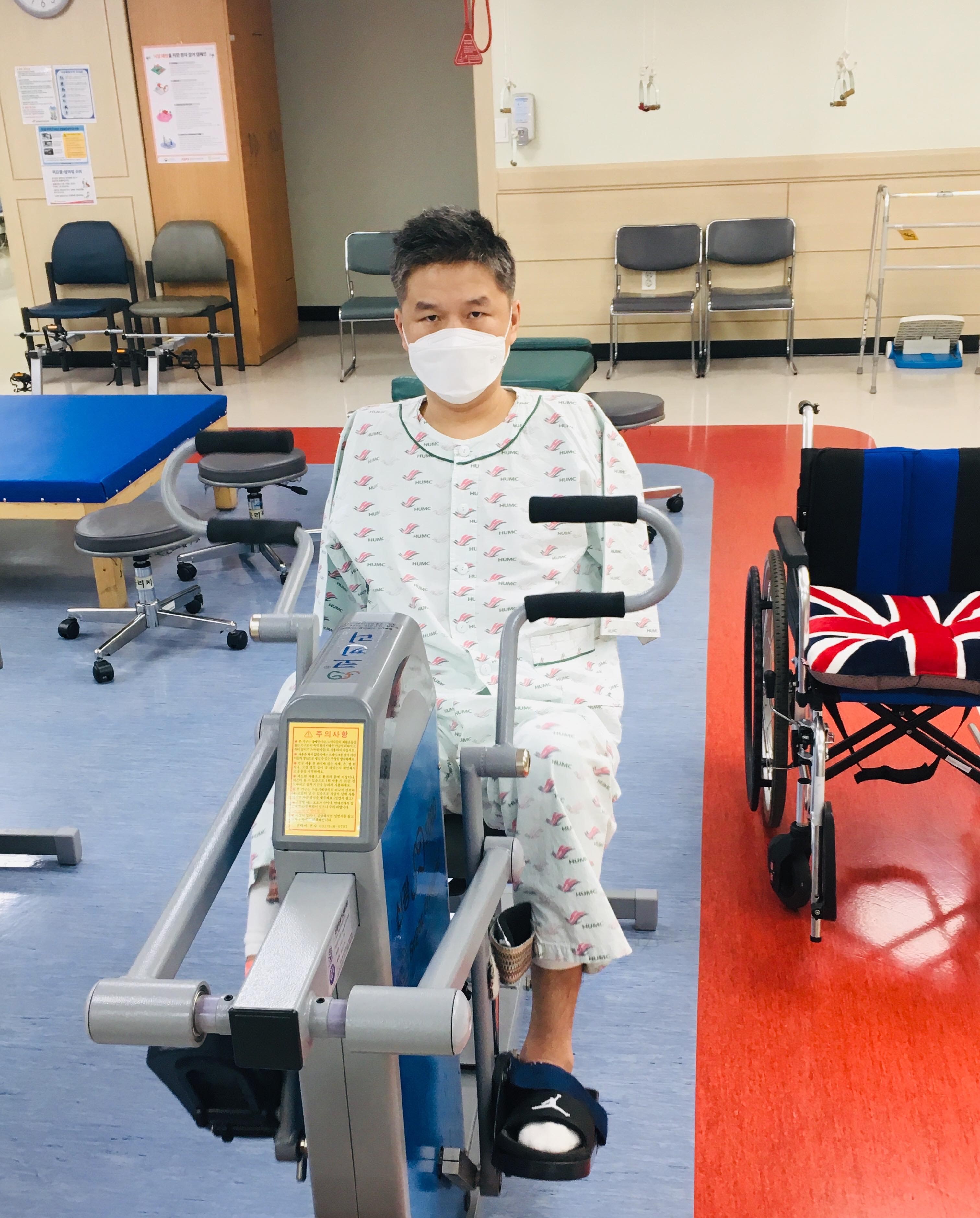 전기 화상으로 양팔을 잃은 가장, 재건수술이 필요합니다.